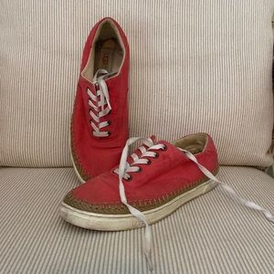 Coral Ugg tennies